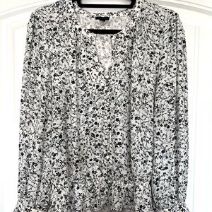 Ann Taylor top flower print black white baby blue